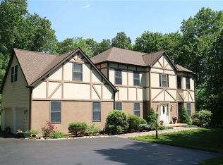 22 Brentwood Dr, Southington, CT 06489