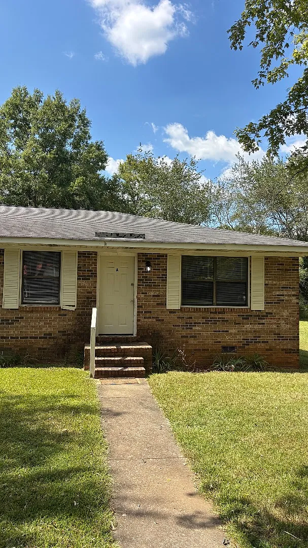 907 Ivan Dr. - 907 Ivan Unit A — Photo 1
