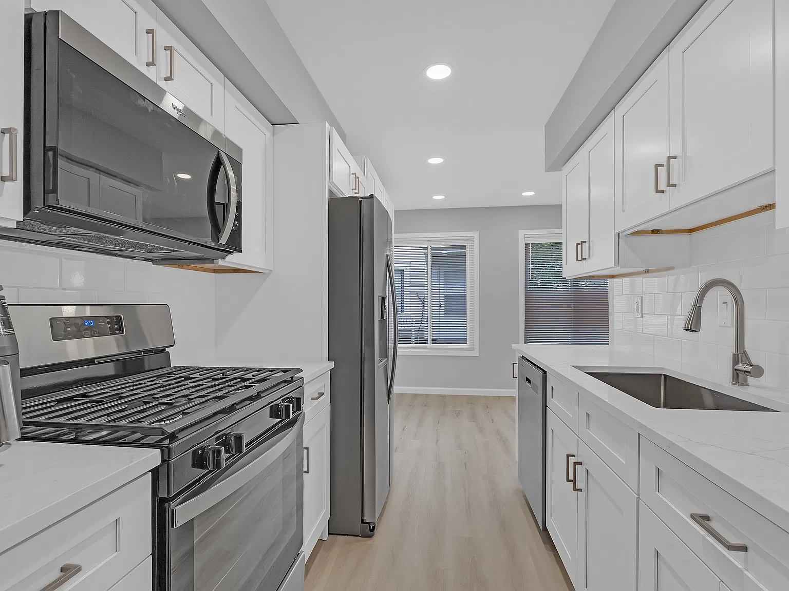 2 bed, 900 sqft, $2,000 — Photo 2