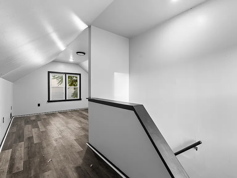 929 White Ave — Photo 24