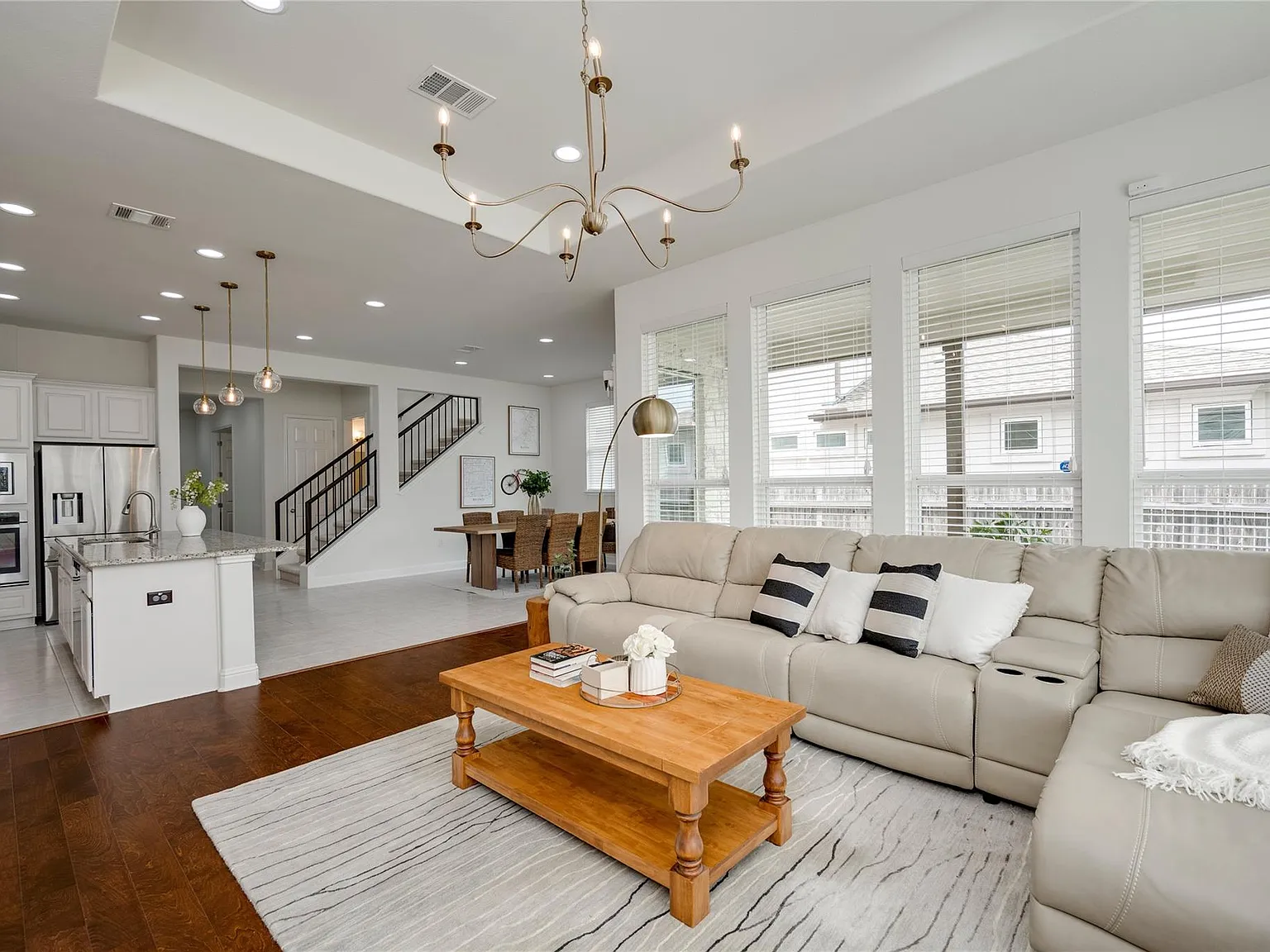 4 bed, 3.5 bath, 2844 sqft, $3,750 — Photo 4