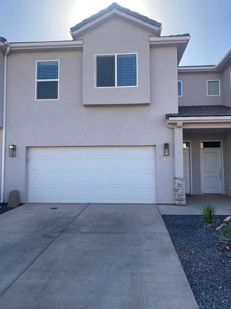 Townhome in Washington Fields — Photo 1