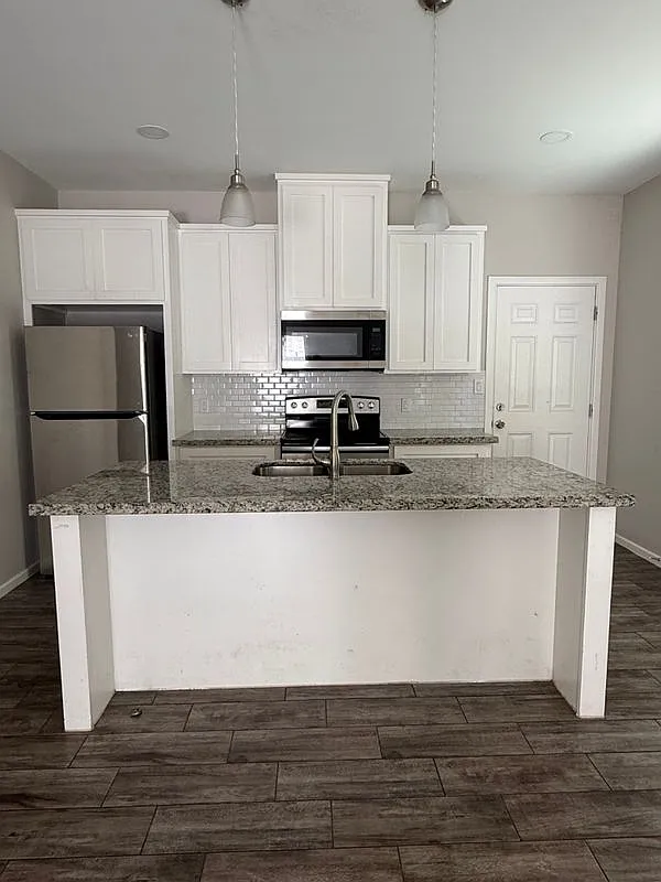 2 bed, 2.0 bath, 987 sqft, $1,200 — Photo 4