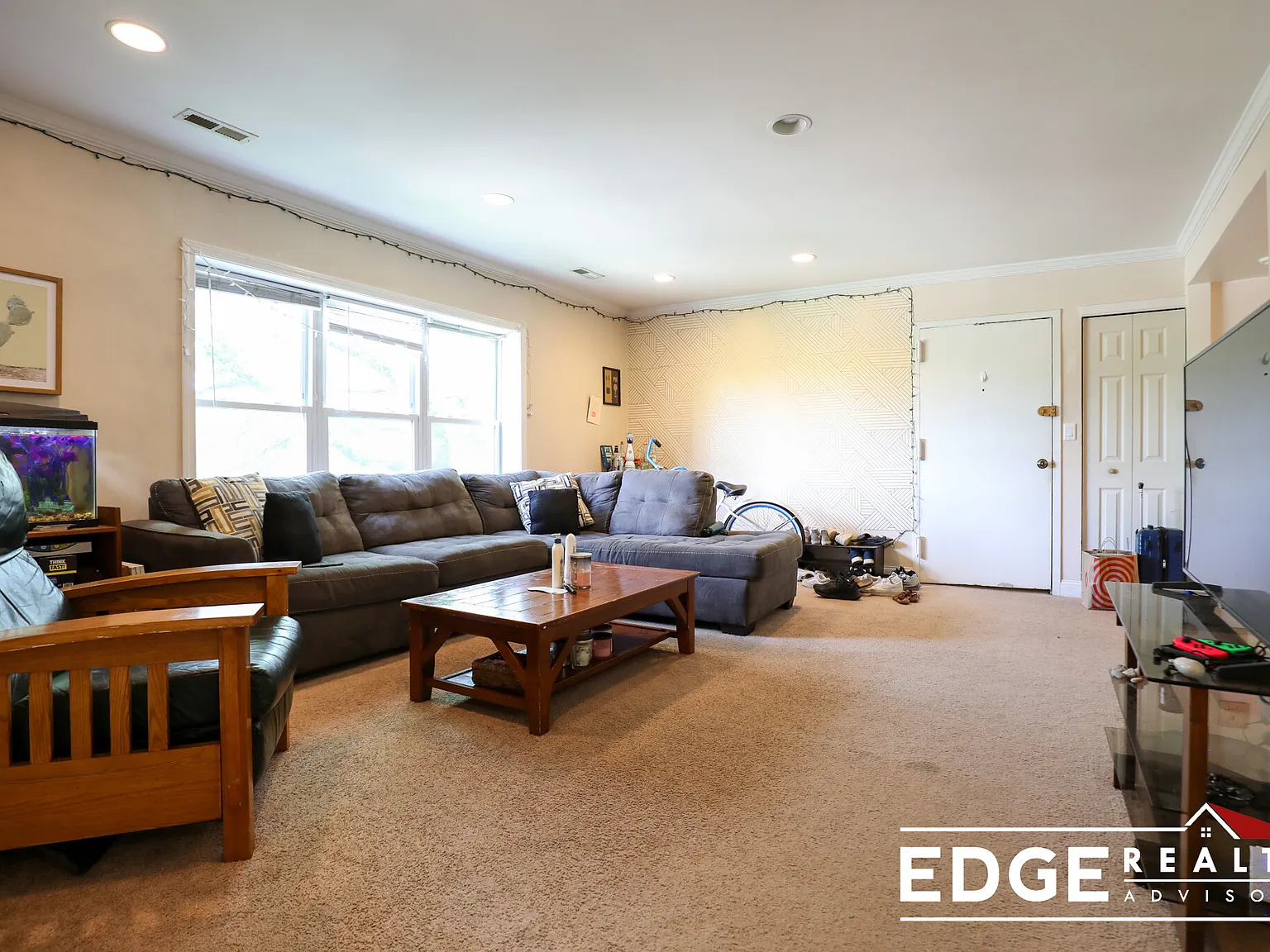 3 bed, 1053 sqft, $3,200 — Photo 4
