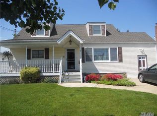 211 N Suffolk Ave, Massapequa, NY 11758
