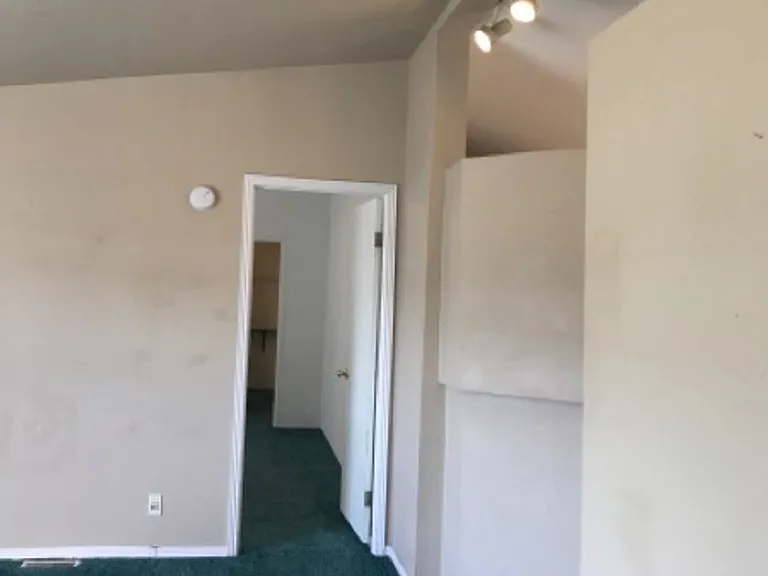 121 Aspenwood Dr — Photo 3