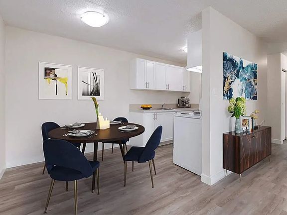 2nd image of 1411 Ashgrove Rd S #504699