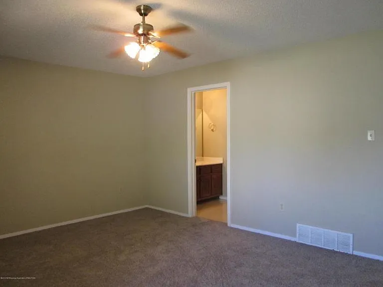 1028 We Ross Pkwy W — Photo 4