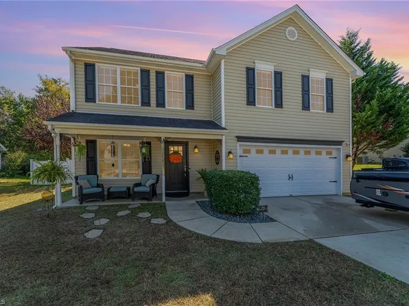 1188 Maple Ridge Dr, Burlington, NC 27217