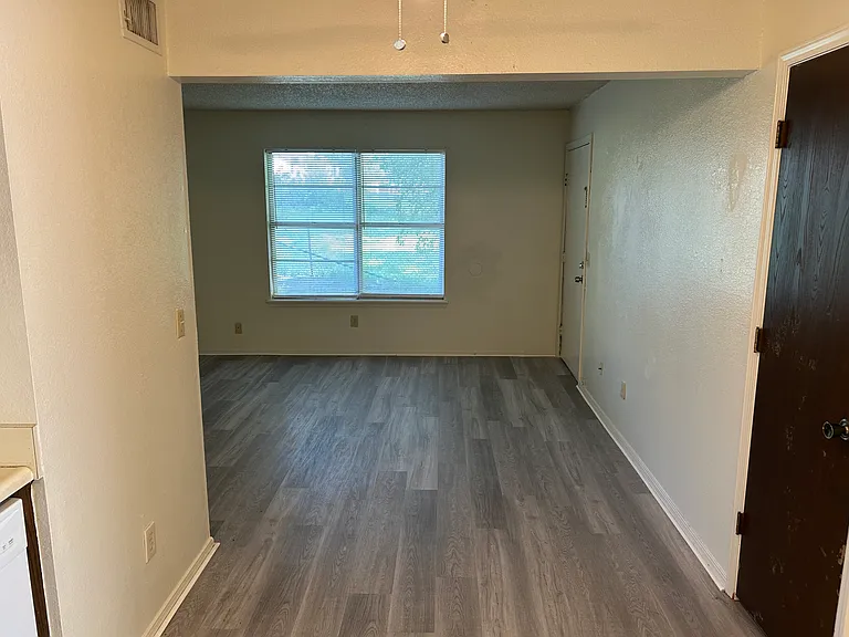 409 N Franklin Ave #A — Photo 7