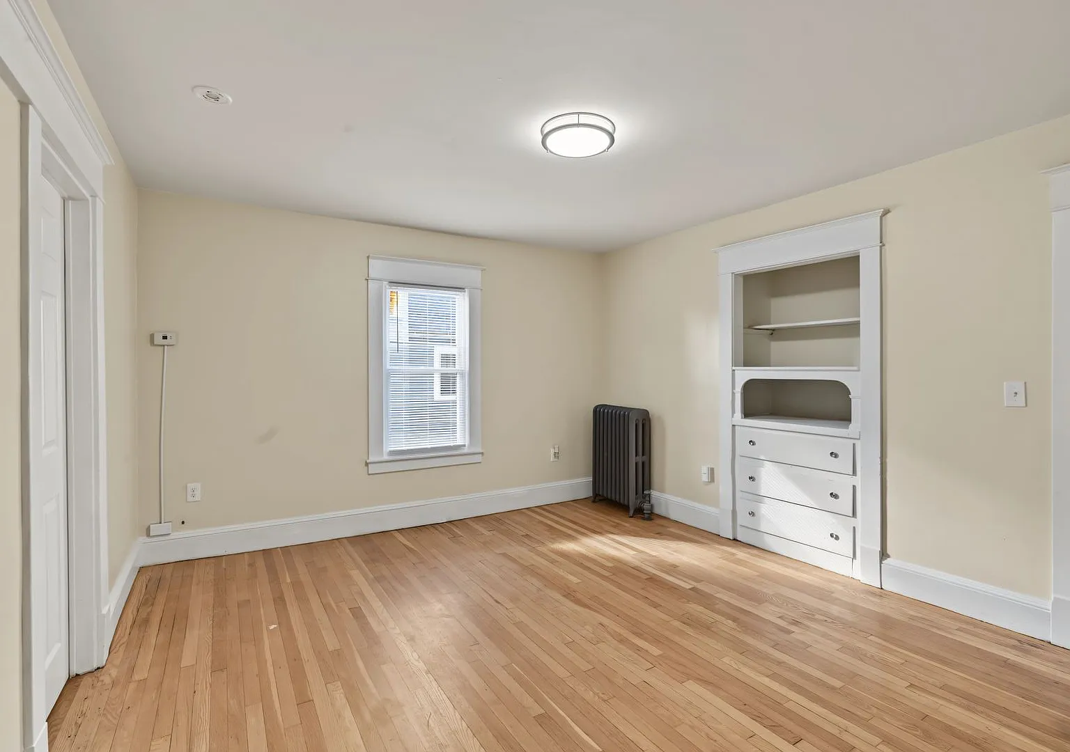 214-216 Oak Grove Ave — Photo 2