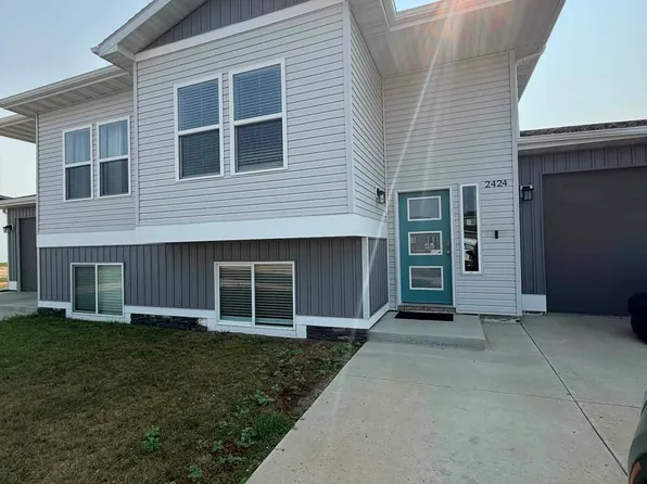 2424 Landmark Dr, Minot, ND 58703