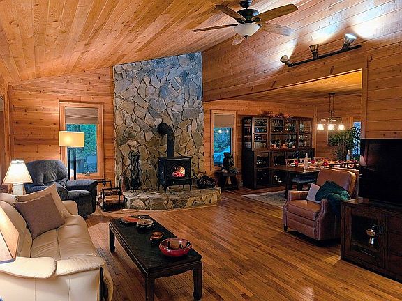 5th image of 900 Mountain Cove Rd