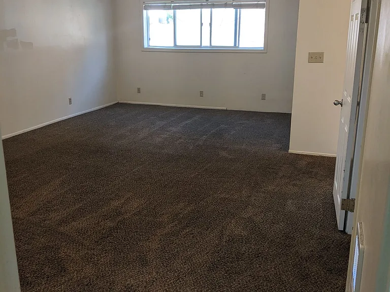 519 S 4 W — Photo 2