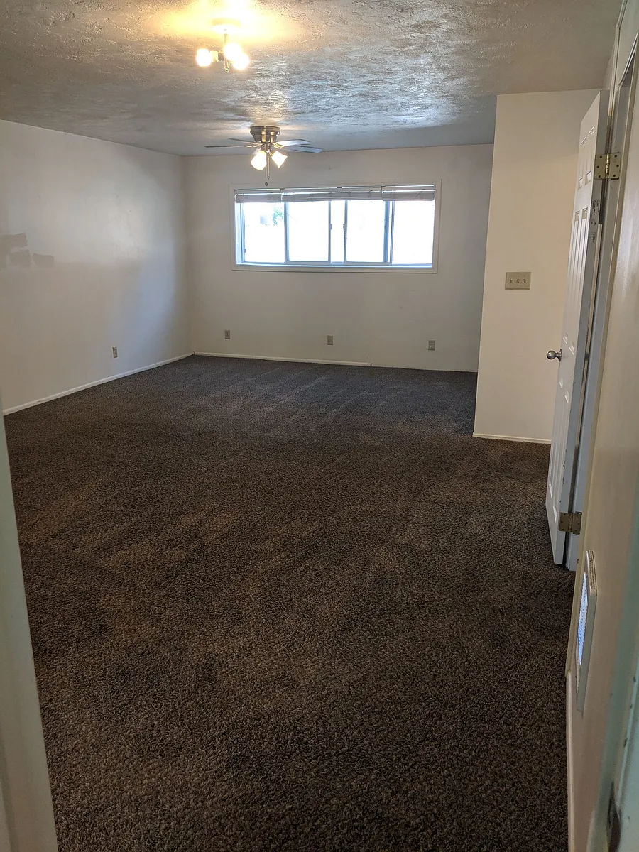 Building Photo - 519 S 4 W