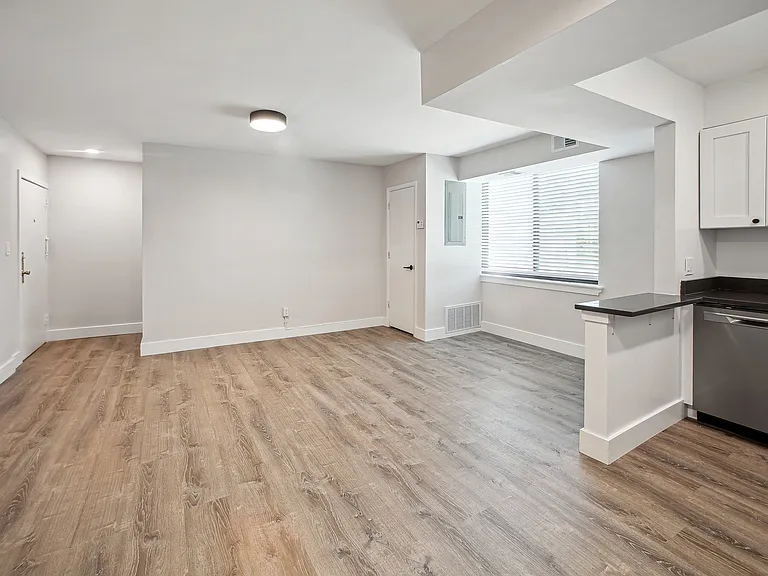 Prince Georges Apartments — Photo 14
