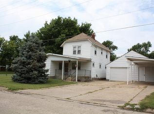 433 McCabe St, Winfield, KS 67156