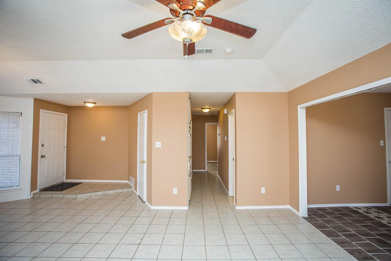 3 bed, 1113 sqft, $1,395 — Photo 4