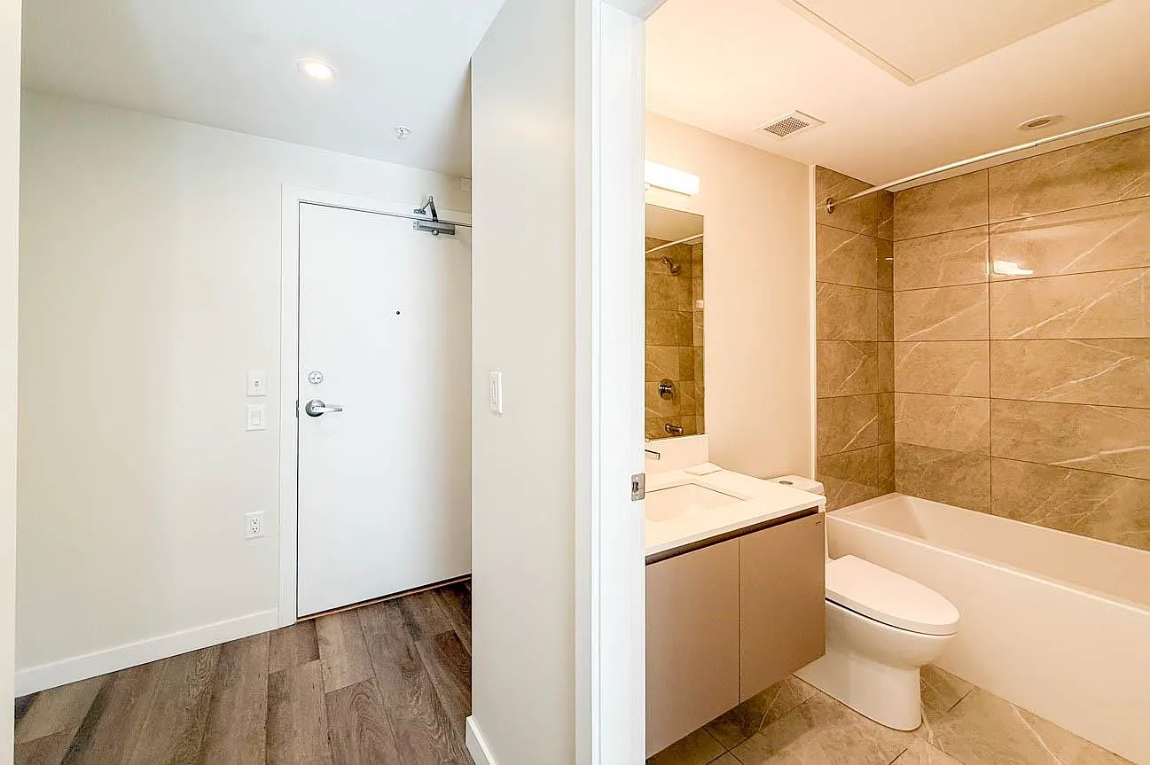 2 bed, 648 sqft, $3,225 — Photo 3