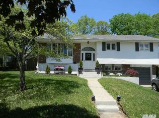 5 Priscilla Rd, Smithtown, NY 11787