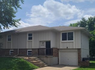12239 S Sycamore St, Olathe, KS 66062