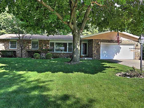 2nd image of 60322 Robin Hood Ln