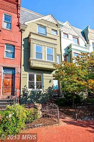 639 4th St NE photo 1