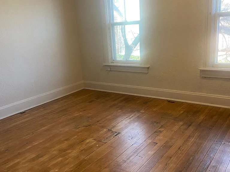221 1/2 E Sycamore St #221-1/2 — Photo 6