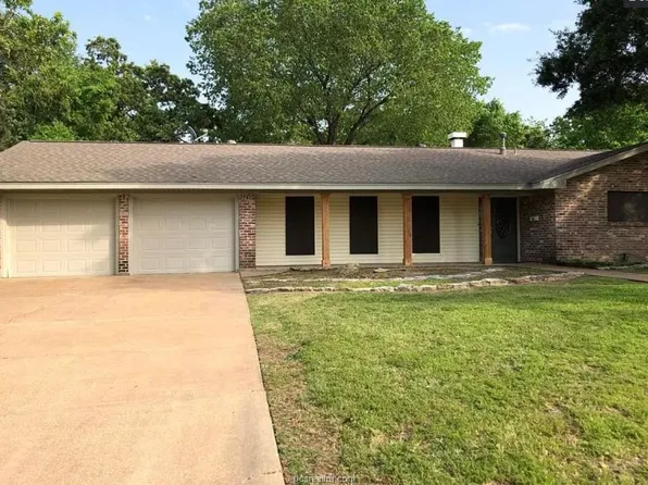 201 Brookside Dr W, Bryan, TX 77801