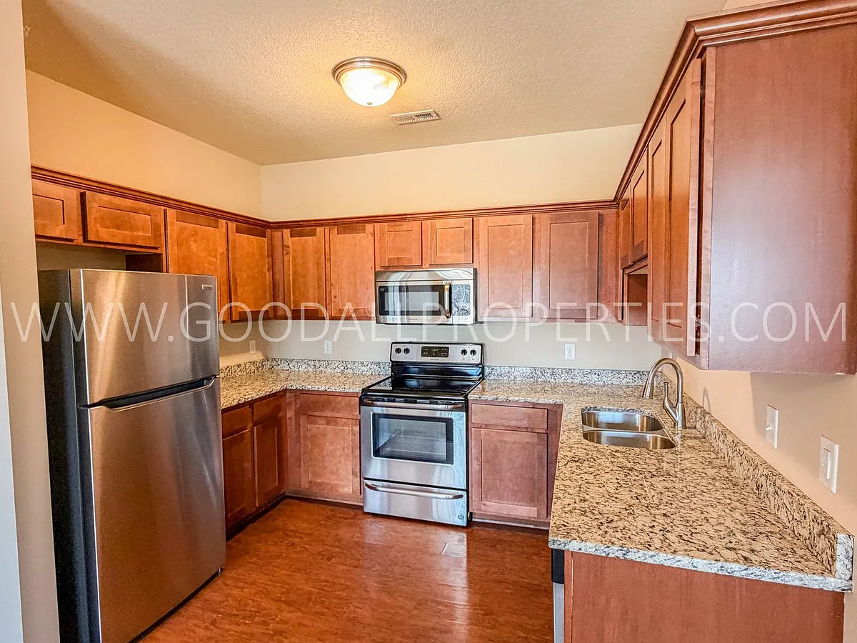 Building Photo - 1211 NE Windsor Dr #208