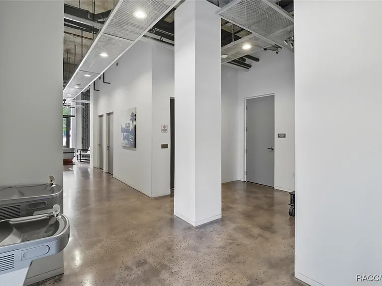 302 SE Broadway St #460 — Photo 53