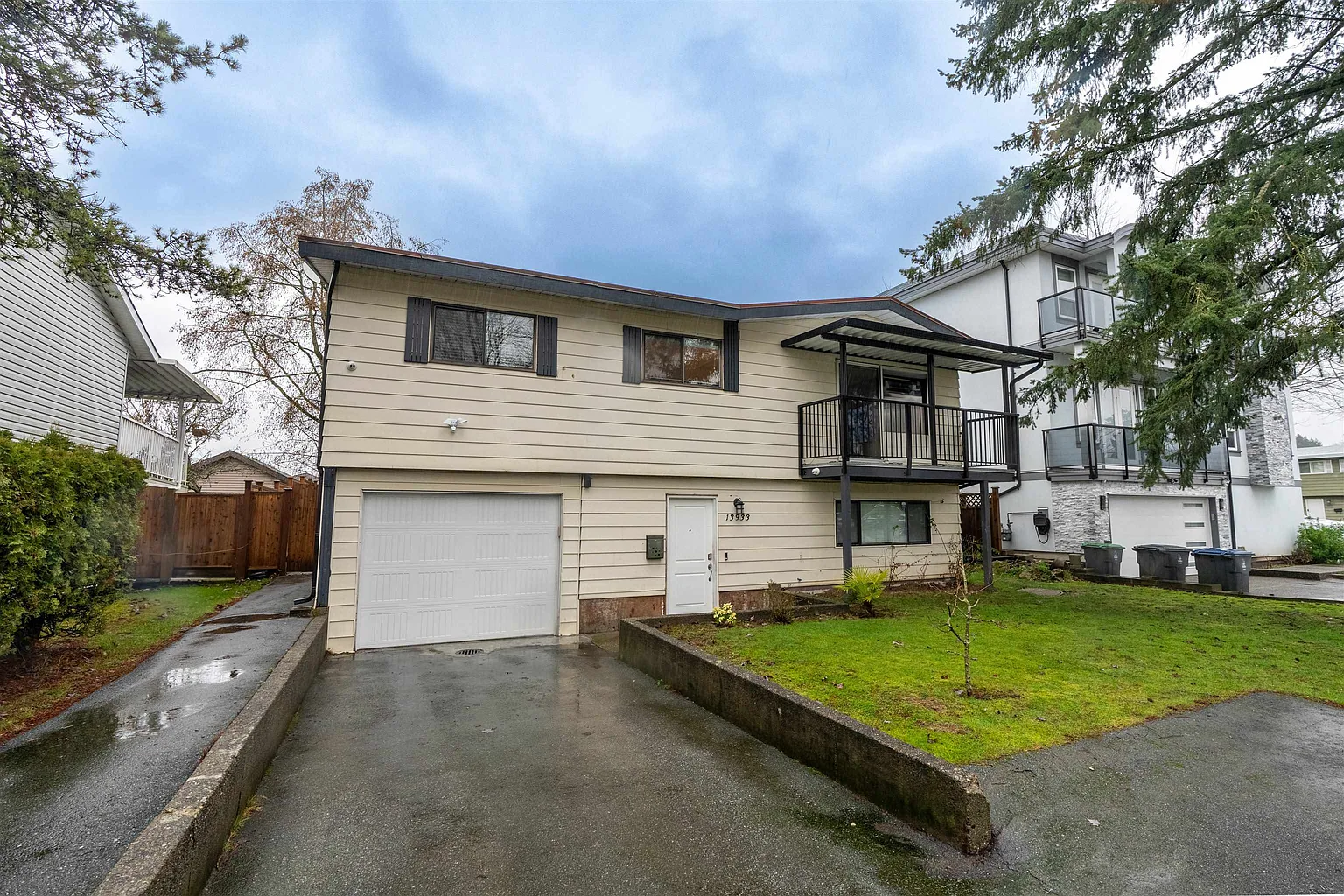 13933 90a Ave photo 1