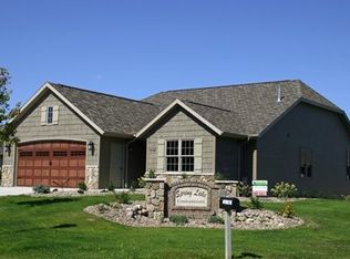6934 Rivendale Ct, Greenville, WI 54942