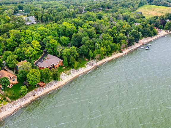 3rd image of 5229 Edgewater Beach Rd
