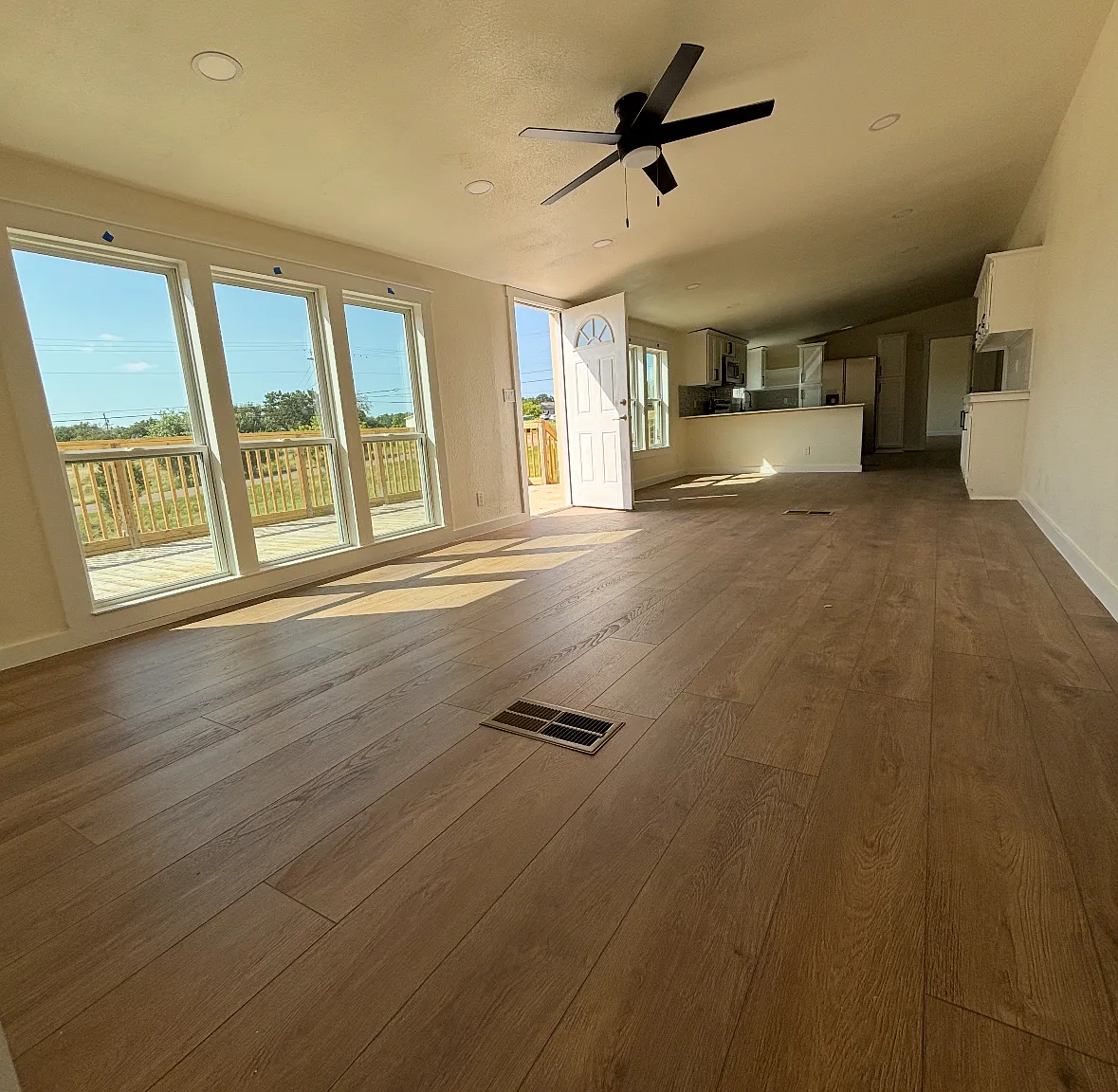 4 bed, 2052 sqft, $2,000 — Photo 3