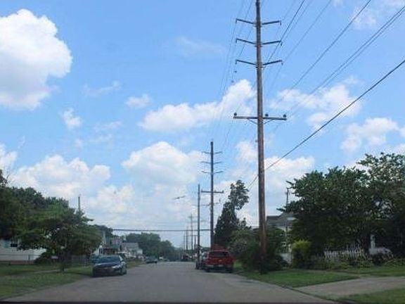 Exterior Neighborhood (street photo)