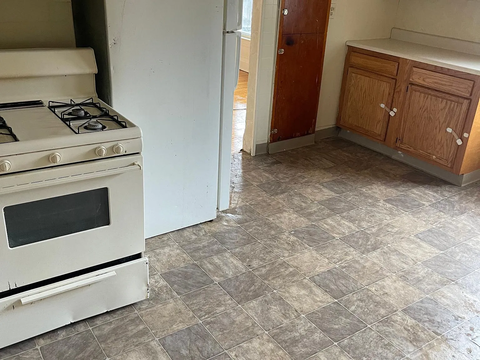 3 bed, $1,200 — Photo 4