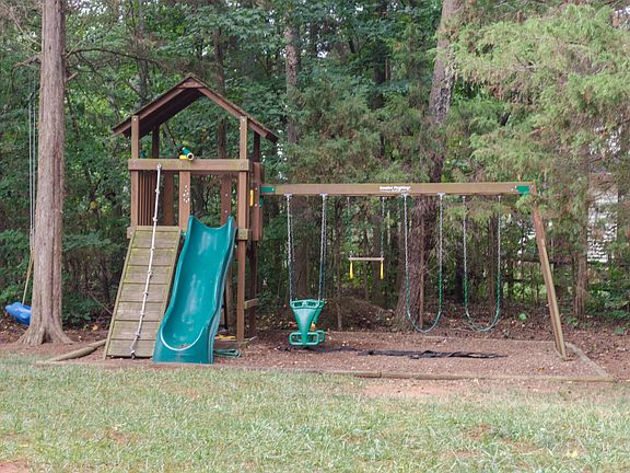 3rd image of 15018 Wiltshire Manor Dr
