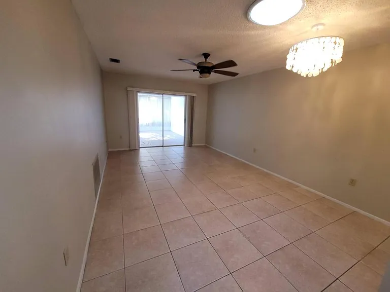 2932 Stillwell Ct — Photo 2