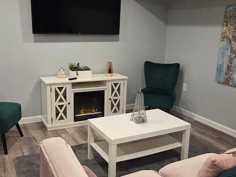 Monroe Cir — Photo 13