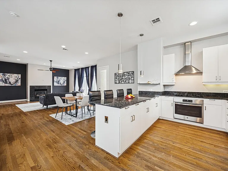 2404 Fairview Ave #C — Photo 3