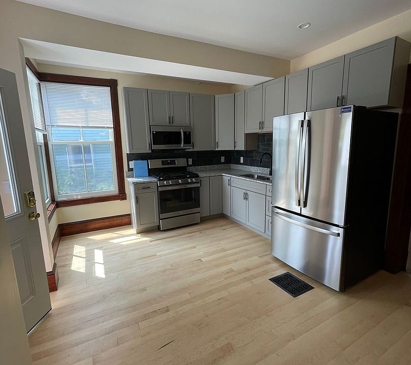 1st image of 86-88 N Winooski Ave #2