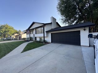 11284 S Sandy Creek Dr, Sandy, UT 84094