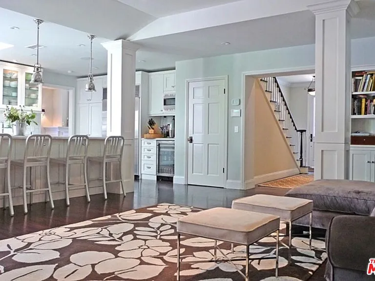10253 Valley Spring Ln — Photo 6