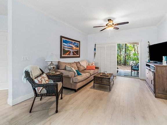 2nd image of 4112 Tuscany Way Unit 4112