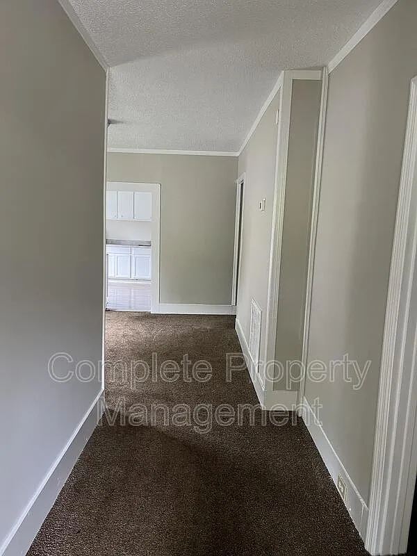 4 bed, 2.0 bath, 1644 sqft, $1,100 — Photo 2