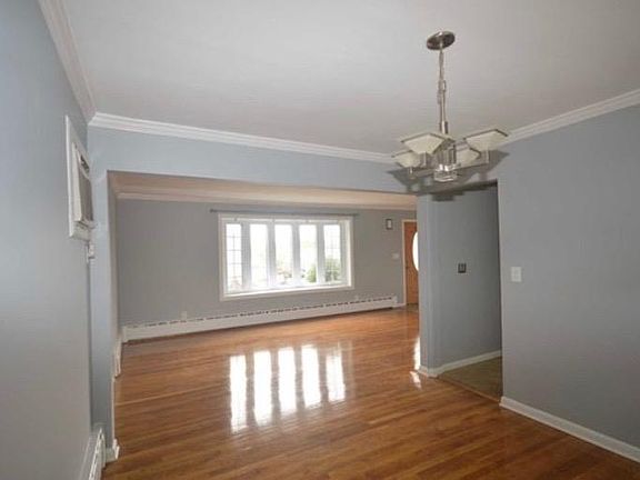 4th image of 284 Eagle St Unit 1