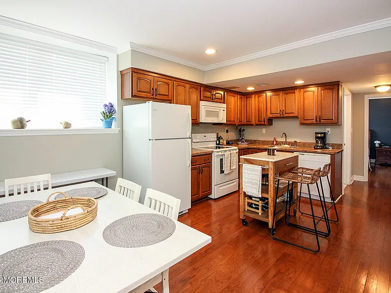 15 Garfield Ave #102 — Photo 5