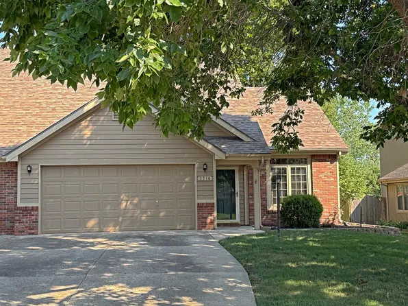 2716 Larkspur Ct, Lawrence, KS 66047