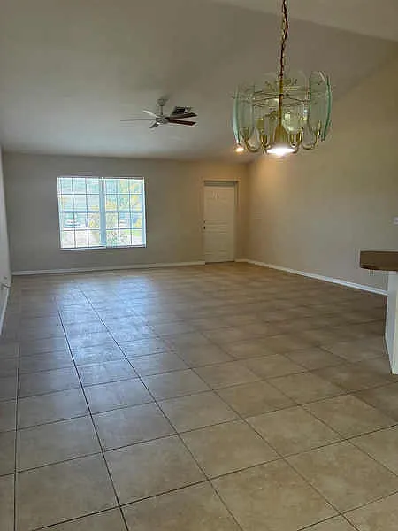 4 bed, 1713 sqft, $1,900 — Photo 3